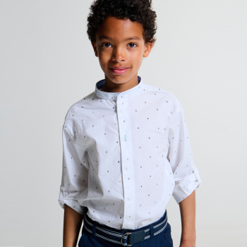 قميص بنقوش صغيرة مطبوعة، أبيض اللون للأولاد